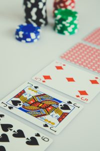 Pourquoi brûler une carte au poker 